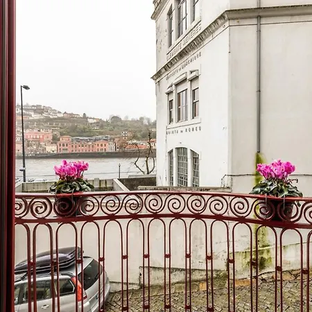 Plum Guide - Rio & Pedra Porto